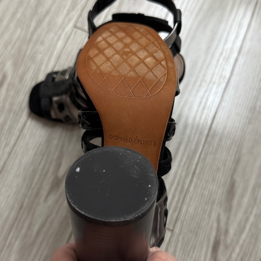 Donald / Pliner Galdiator Stlye Sandals - Picture 6 of 7